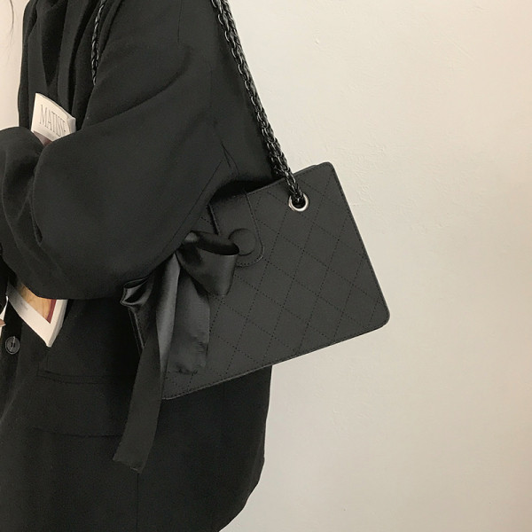 Kis bőrtáska textilszalaggal - két méretben