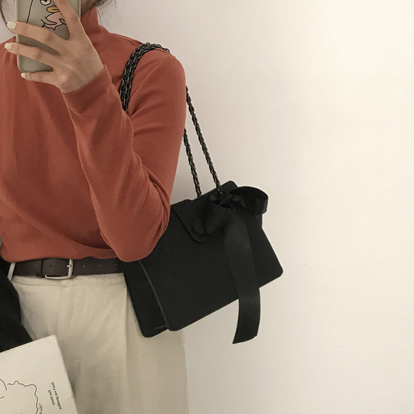 Kis bőrtáska textilszalaggal - két méretben