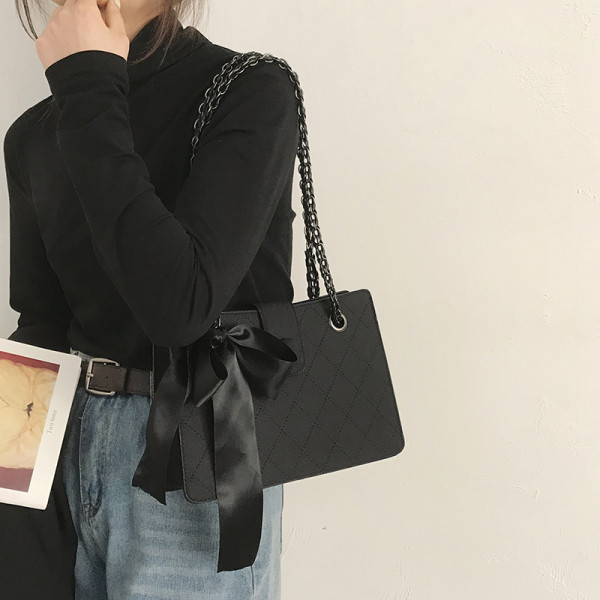 Kis bőrtáska textilszalaggal - két méretben