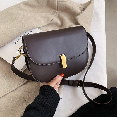 Нов модел малка дамска чанта от кожа с метални елементи 