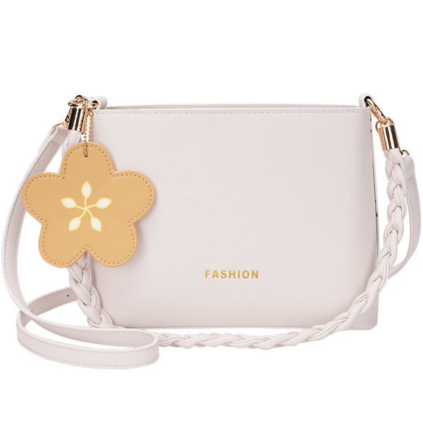 Modern női táska medállal és cipzárral