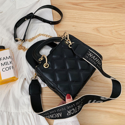 Γυναικεία καθημερινή τσάντα από οικολογικό δέρμα με υφασμάτινη λαβή