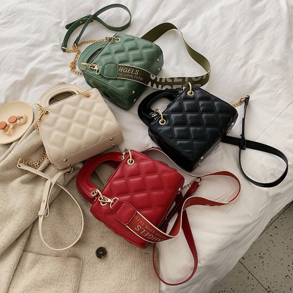 Γυναικεία καθημερινή τσάντα από οικολογικό δέρμα με υφασμάτινη λαβή