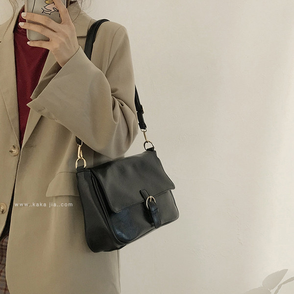 Naiste õhukeste sangadega nahast kott