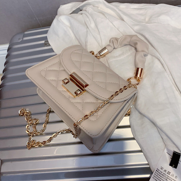 Moodne naiste kott keti ja lühikese sangaga