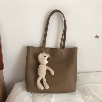 Suur nahast kott 3D ripatsiga