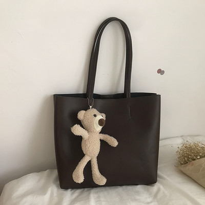 Suur nahast kott 3D ripatsiga