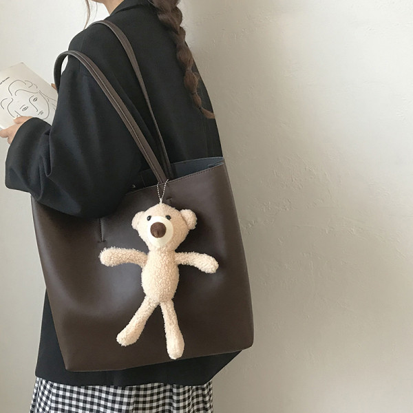 Suur nahast kott 3D ripatsiga