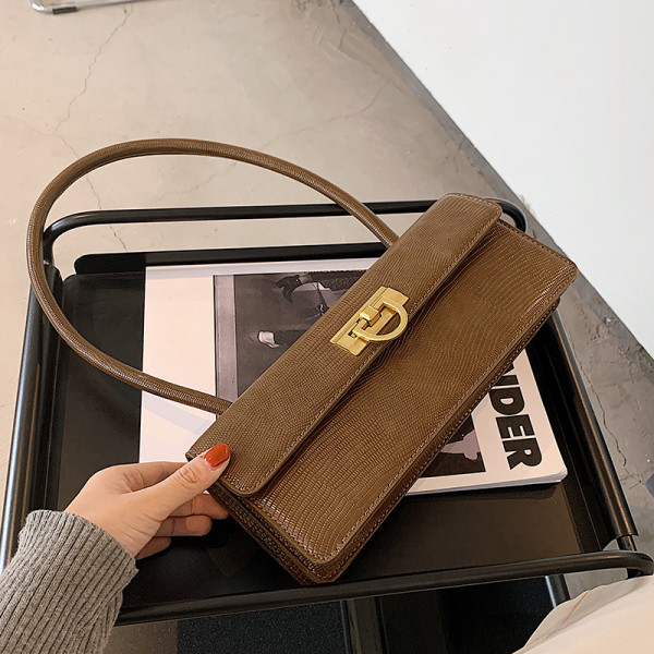 Új modell női bőrtáska fém rögzítéssel és bőr fogantyúval