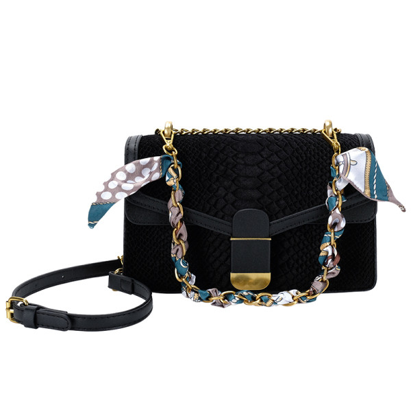 Стилна дамска кожена чанта с връзки