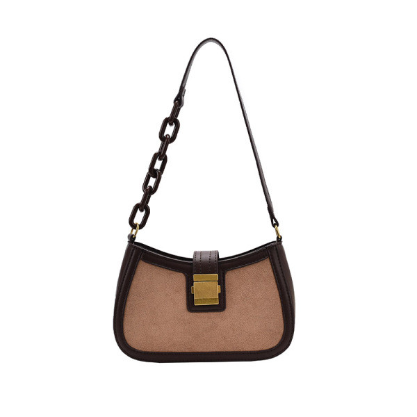 Kis bőrtáska fém díszítéssel