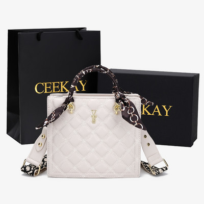 Naiste nahast kott metallist elemendi ja kahe sangaga