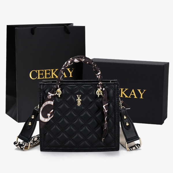 Naiste nahast kott metallist elemendi ja kahe sangaga