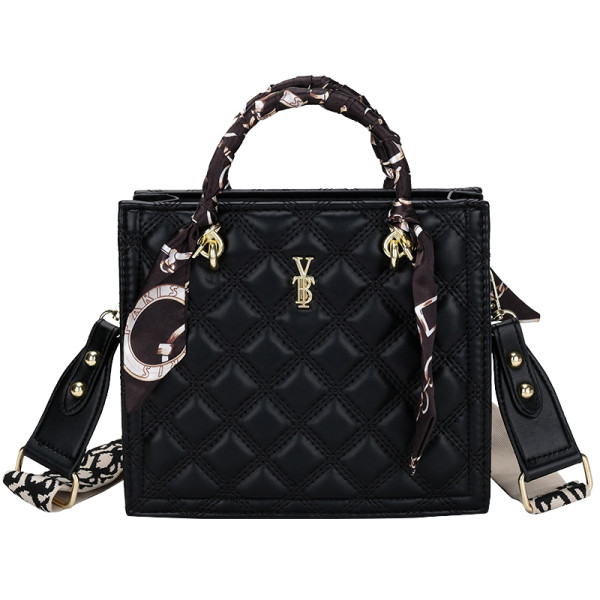 Naiste nahast kott metallist elemendi ja kahe sangaga