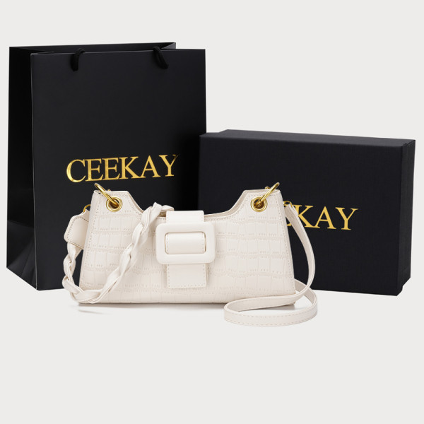 Bőr női táska csattal - két színben