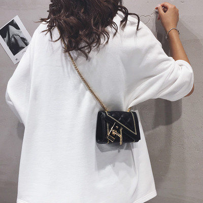 Έκο δερμάτινη τσάντα ώμου νέου μοντέλου με μεταλλική στερέωση - δύο μεγέθη