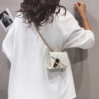 Έκο δερμάτινη τσάντα ώμου νέου μοντέλου με μεταλλική στερέωση - δύο μεγέθη