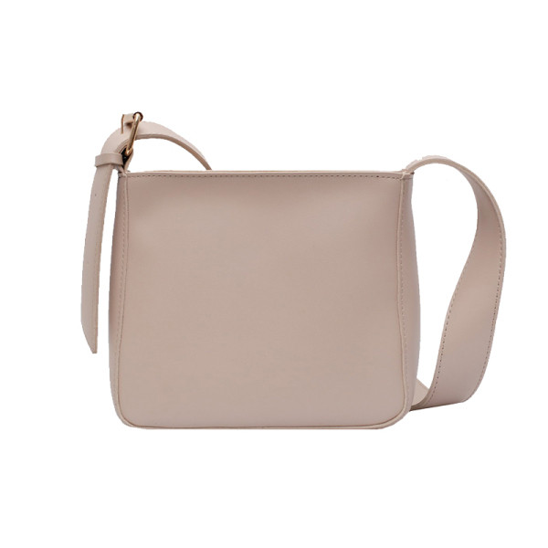 Дамска кожена чанта изчистен модел в различни цветове