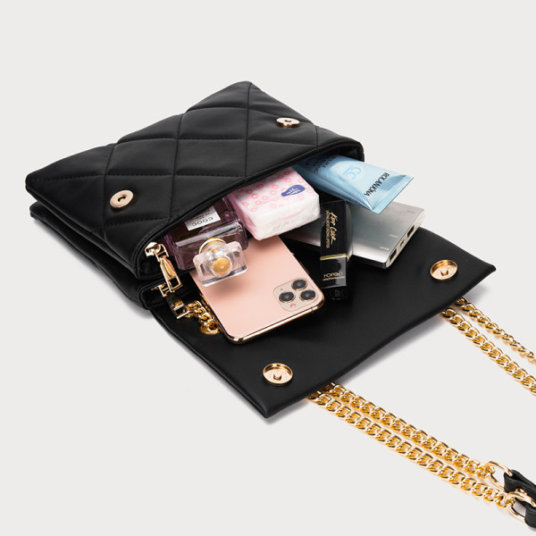 Naiste ripatsiga nahast kott