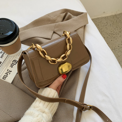 Öko bőrből készült női táska, rövid fém fogantyúval