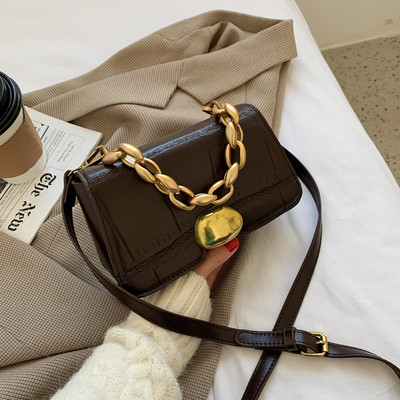 Öko bőrből készült női táska, rövid fém fogantyúval