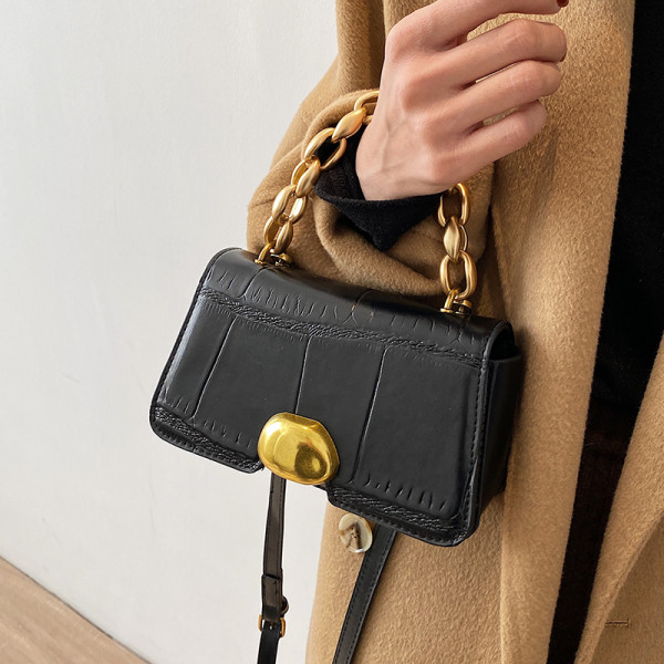 Öko bőrből készült női táska, rövid fém fogantyúval