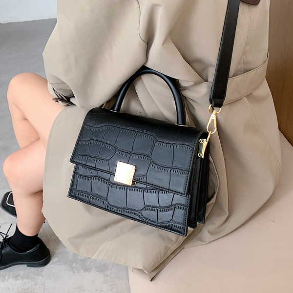 Női bőrtáska hosszú és rövid füllel, négy színben