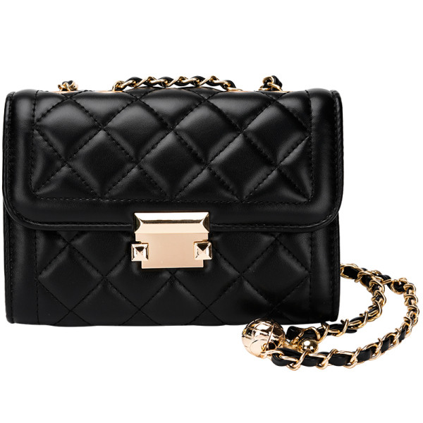 Új modellű női táska csattal