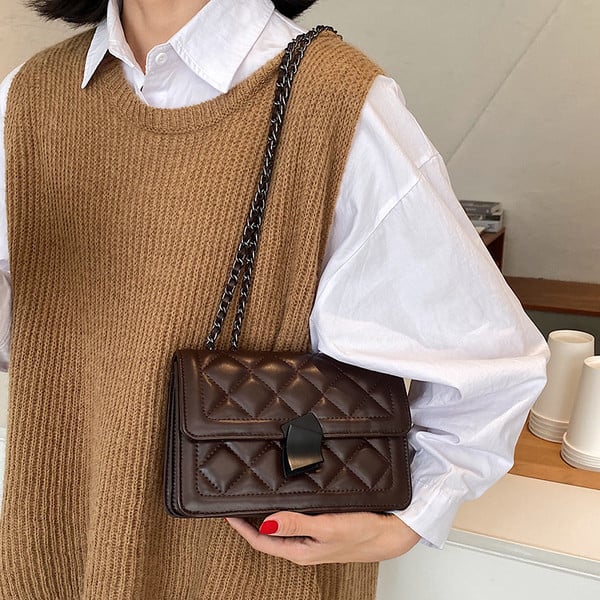 Erinevates värvitoonides metallist ketiga nahast käekott