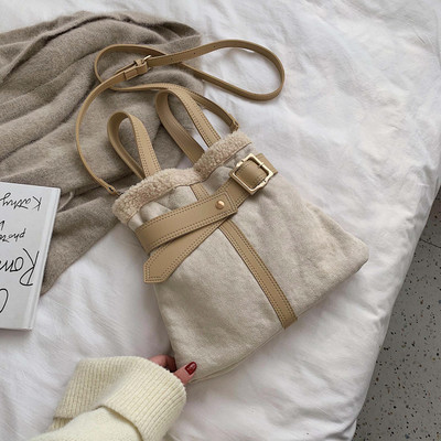 Uue mudeliga naistekott, nahast sangadega ja metallist pandlaga kotitüüp