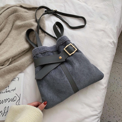 Uue mudeliga naistekott, nahast sangadega ja metallist pandlaga kotitüüp