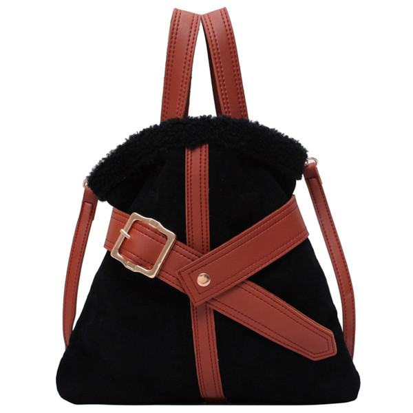 Uue mudeliga naistekott, nahast sangadega ja metallist pandlaga kotitüüp