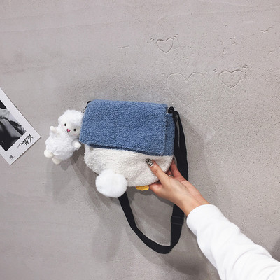 Väike mitmes värvitoonis suleline õlakott