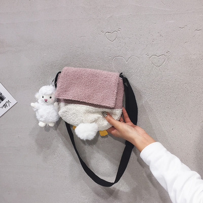 Väike mitmes värvitoonis suleline õlakott