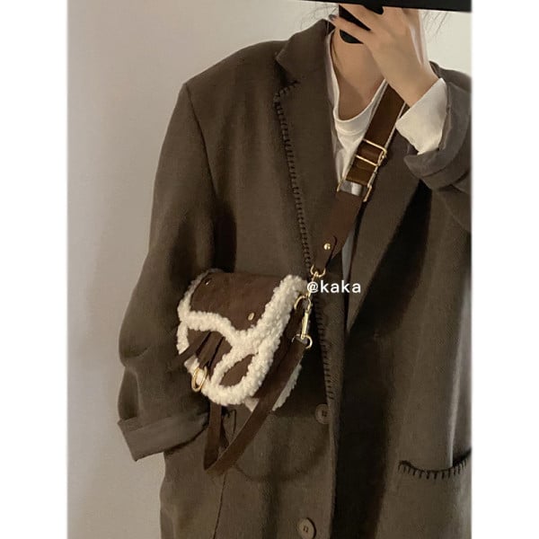 Mala torbica od eko kože i paperja