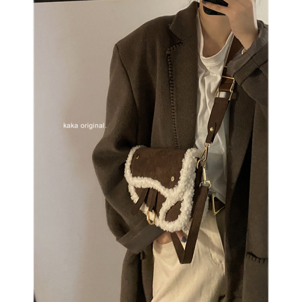 Mala torbica od eko kože i paperja