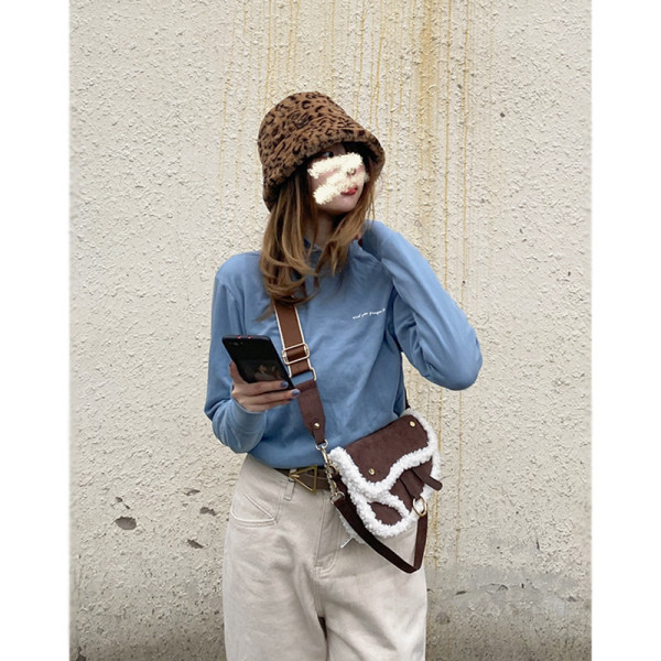 Mala torbica od eko kože i paperja