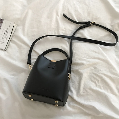 Μικρή ρετρό οικολογική δερμάτινη τσάντα με δύο λαβές