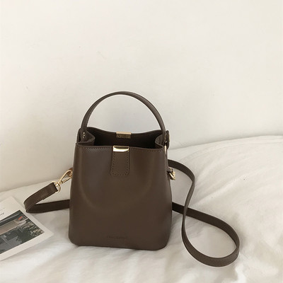 Μικρή ρετρό οικολογική δερμάτινη τσάντα με δύο λαβές