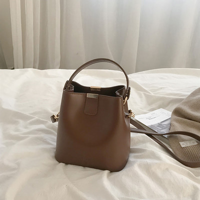 Μικρή ρετρό οικολογική δερμάτινη τσάντα με δύο λαβές