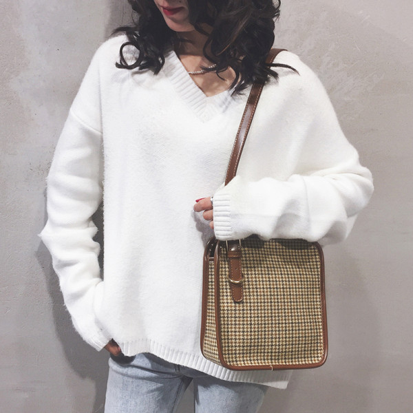 Hétköznapi női válltáska fekete és barna színben