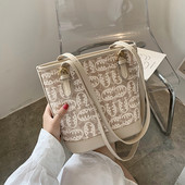 Női táska bőr füllel, barna és bézs színben