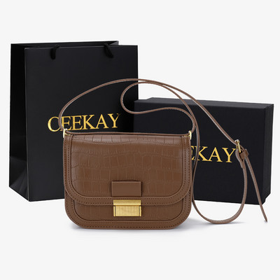 Γυναικεία τετράγωνη τσάντα με μακριά λαβή