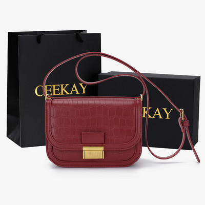 Γυναικεία τετράγωνη τσάντα με μακριά λαβή