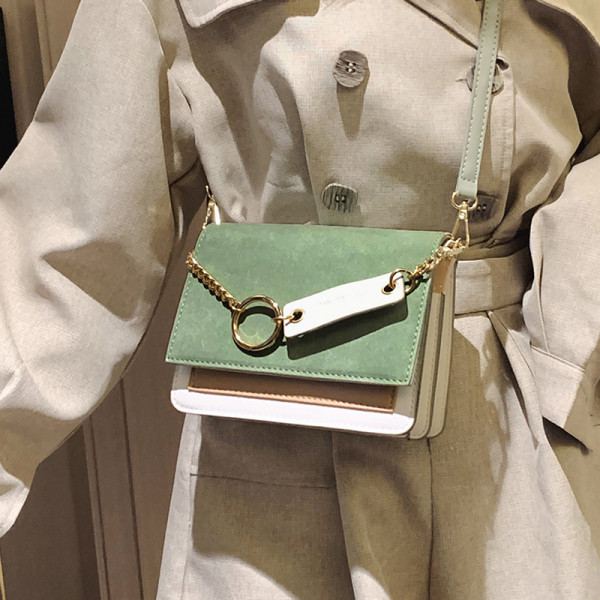 Modern női táska öko velúrból, fém elemmel