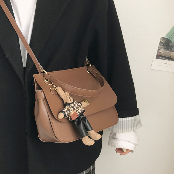 Modern női táska eko bőrből, 3D medállal