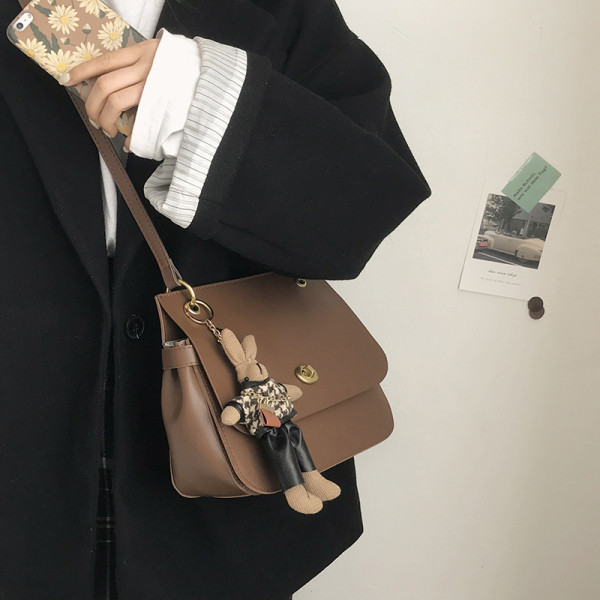 Modern női táska eko bőrből, 3D medállal