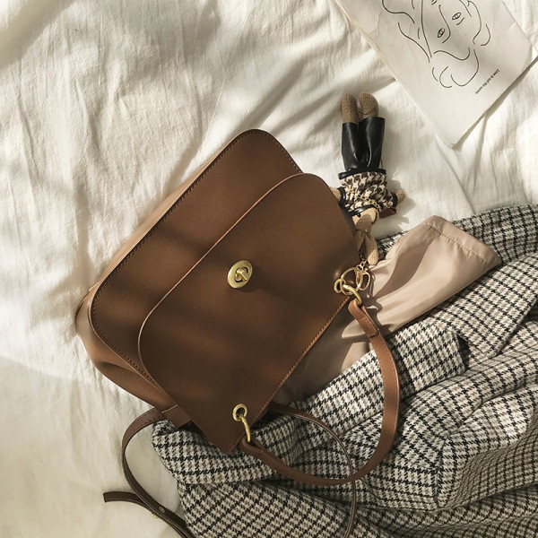 Modern női táska eko bőrből, 3D medállal