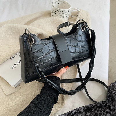 Moodne naiste nahast kott metallist kinnitusega