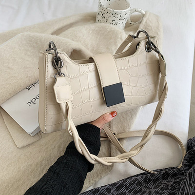 Moodne naiste nahast kott metallist kinnitusega